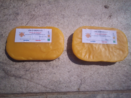 Lot de 2 pains de cire d'abeille d'opercule pure de 200g chacun (total 400g), cire naturelle Miel et Délices pour vos créations DIY, cosmétiques ou bougies.