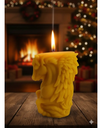 Découvrez notre Bougie Licorne artisanale en cire d'abeille 100% pure. Idéale pour une décoration féerique de Noël ou un cadeau magique. Purifie l'air.